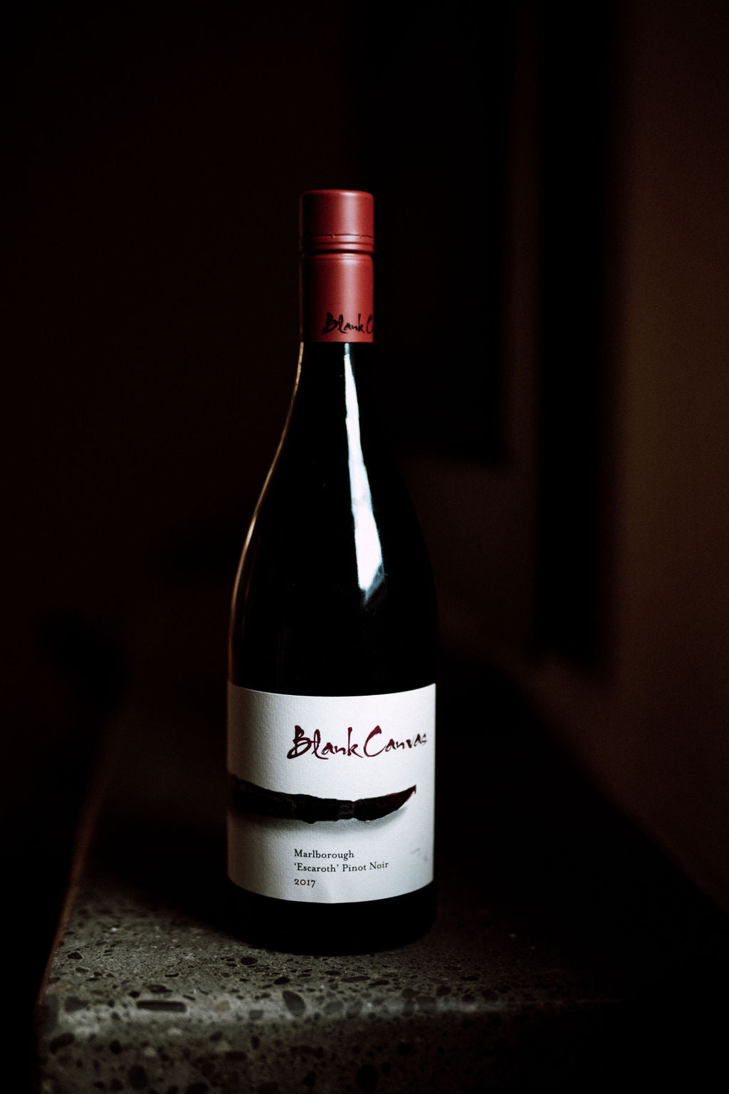 VINUM MAGAZINE: 18 Points Blank Canvas 'Escaroth' Pinot Noir